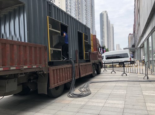 二七低温环境下，柴油发电机组电池充满电的具体时间受哪些因素影响？