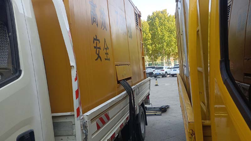 二七如何判断柴油发电机组和UPS电源的切换时间是否符合要求？